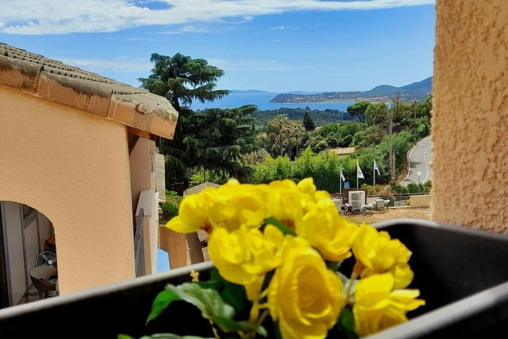 Coquet Duplex En Residence Avec Piscine La Croix-Valmer Bagian luar foto