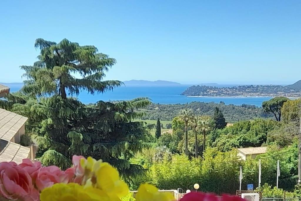 Coquet Duplex En Residence Avec Piscine La Croix-Valmer Bagian luar foto