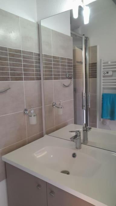 Coquet Duplex En Residence Avec Piscine La Croix-Valmer Bagian luar foto